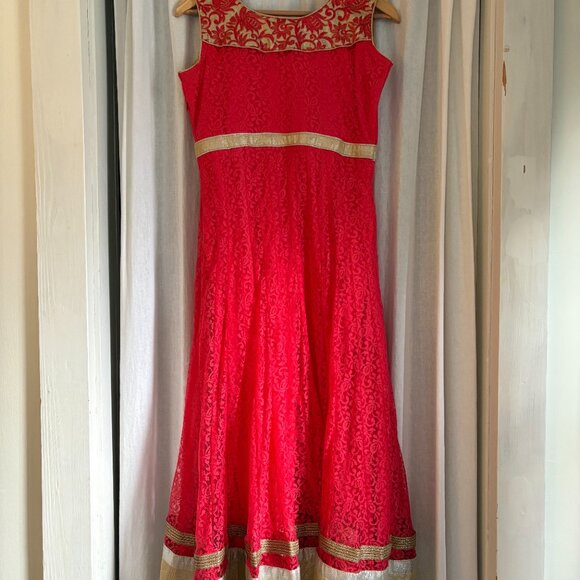 Gorgeous Women's Salwar Kameez Pink Lace, Gold Trim and delicate buttons - Picture 4 of 14